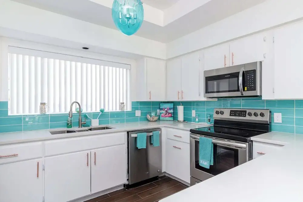 Stylish 3 Bedroom Pool Pets Sleeps 10