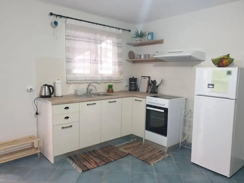Beachside Retreat - Sleeps 4, Terrace & Views