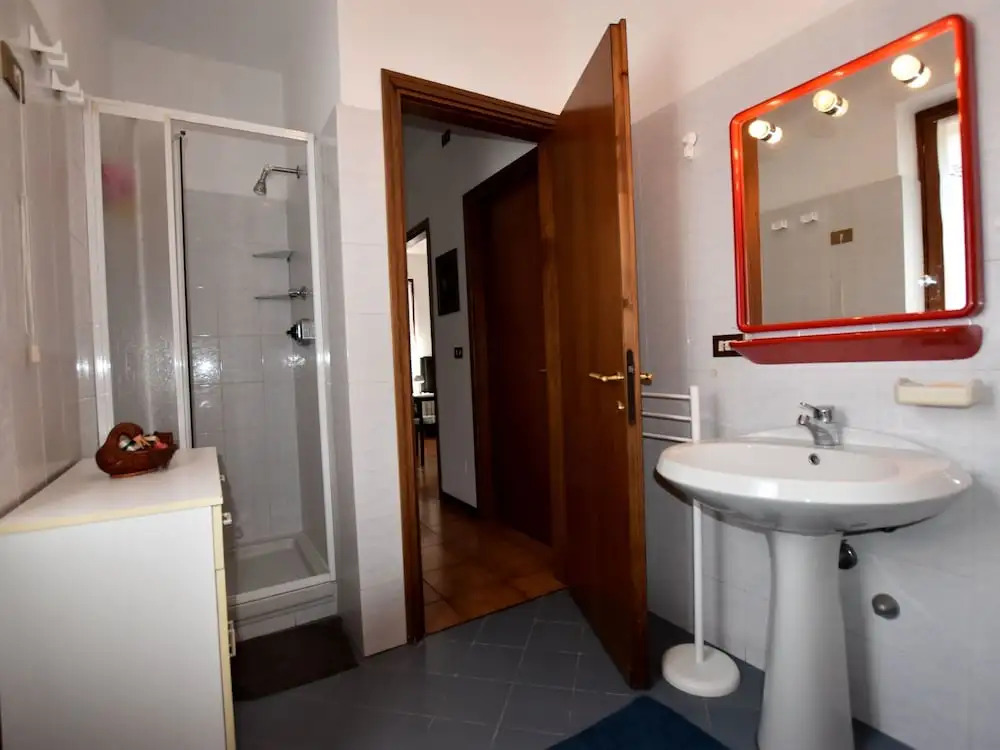 Two-family home with private garden 100 metres from the lake and beach
