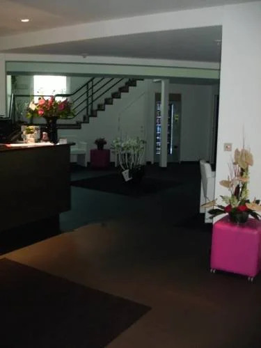 Travel Hotel Kruisem - next to E17 Gent Kortrijk