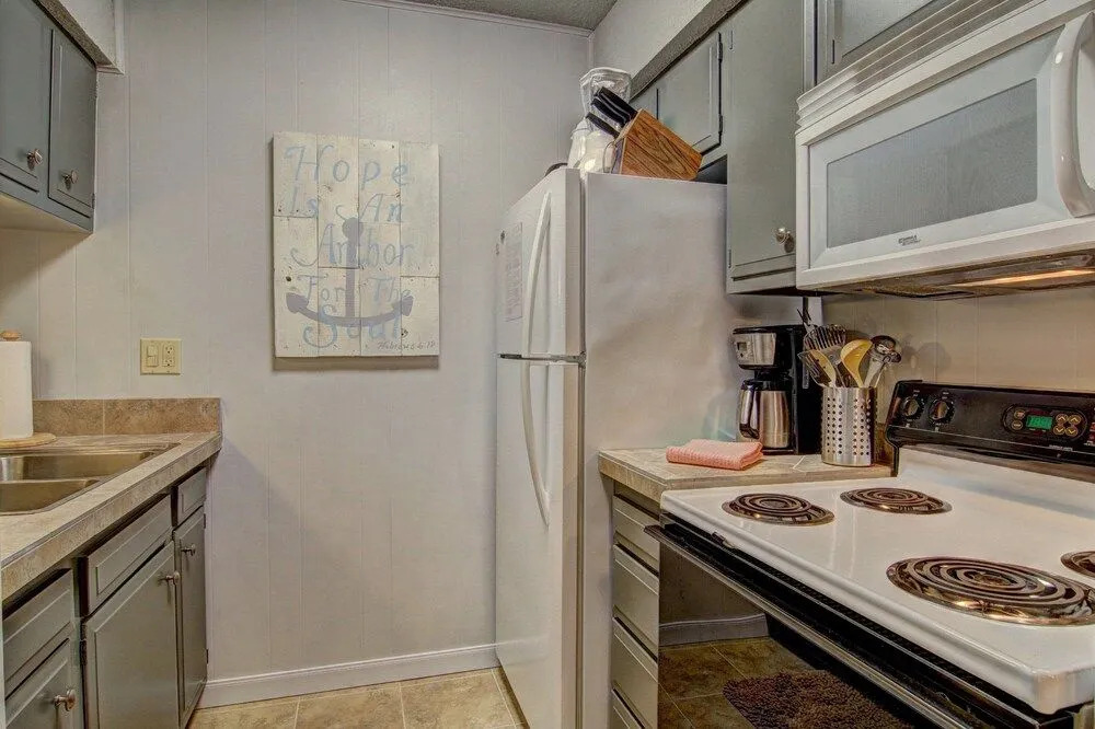 Live, Laugh, Love 1 Bedroom Condo by Redawning