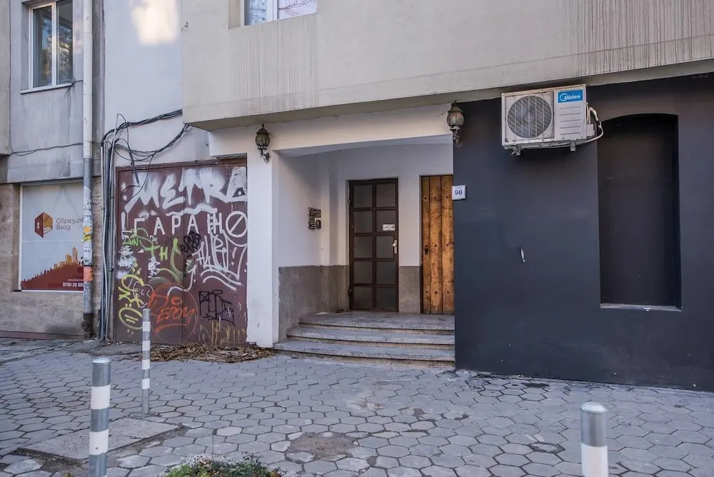 FM Economy 2-BDR Apartment - Next to Serdika Center