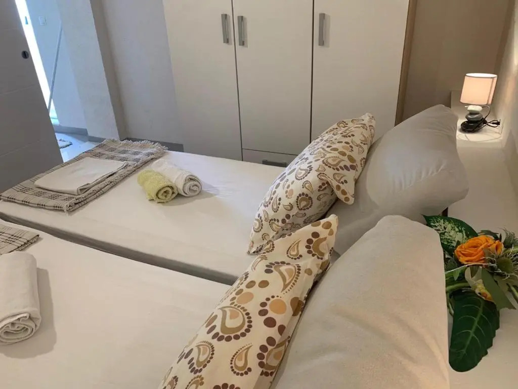 Mimice Bay Apartments