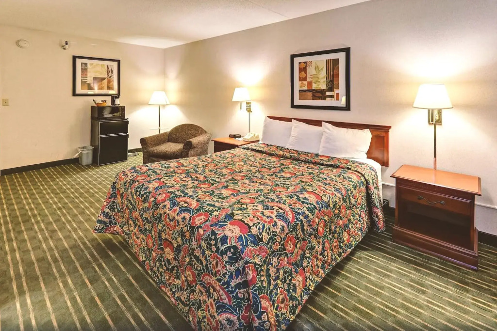 Roseville Inn