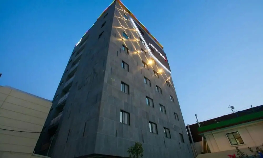 Hotel 385