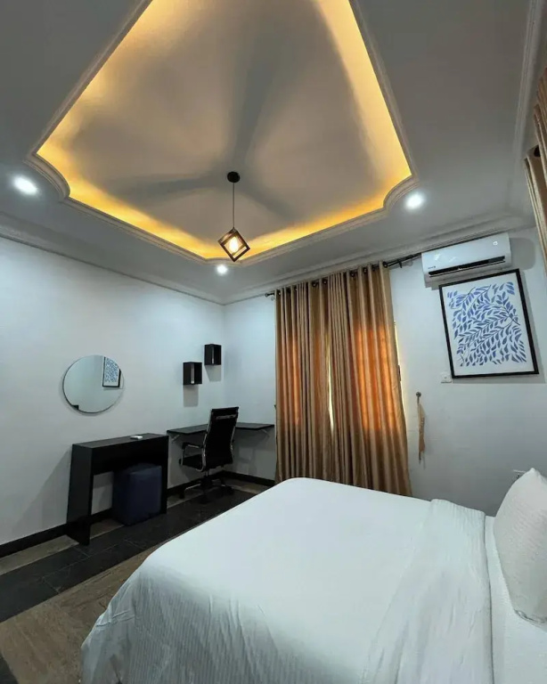 Zinq Bridge Aparments