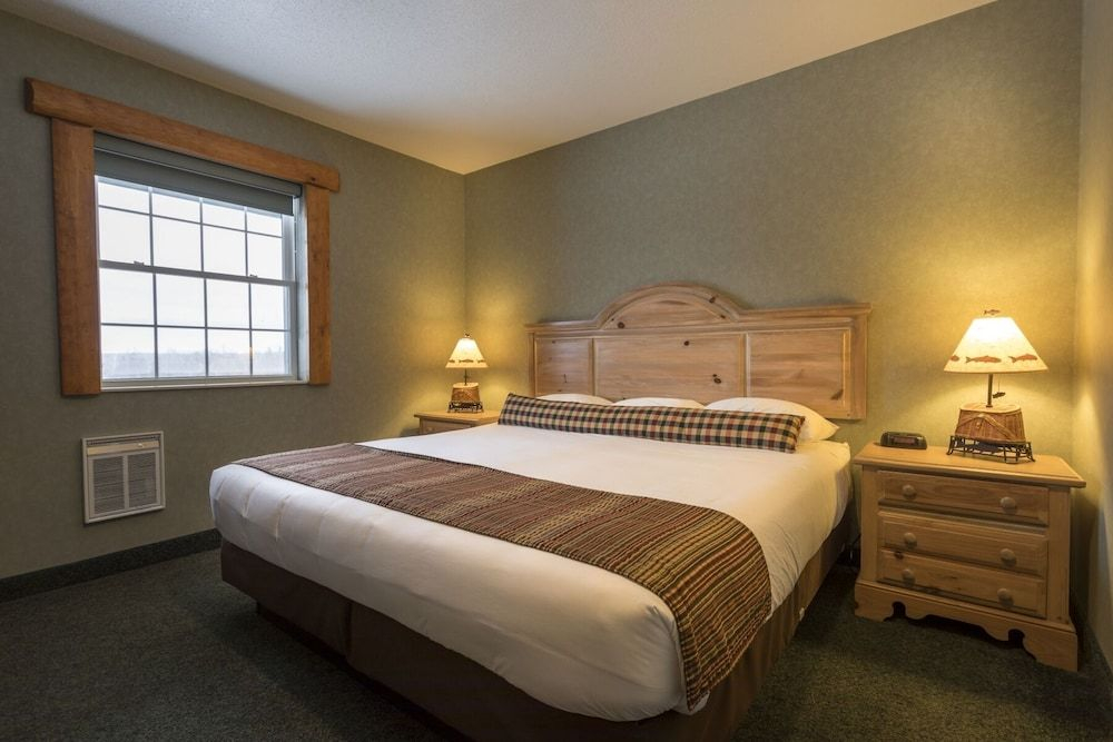 Crooked River Lodge