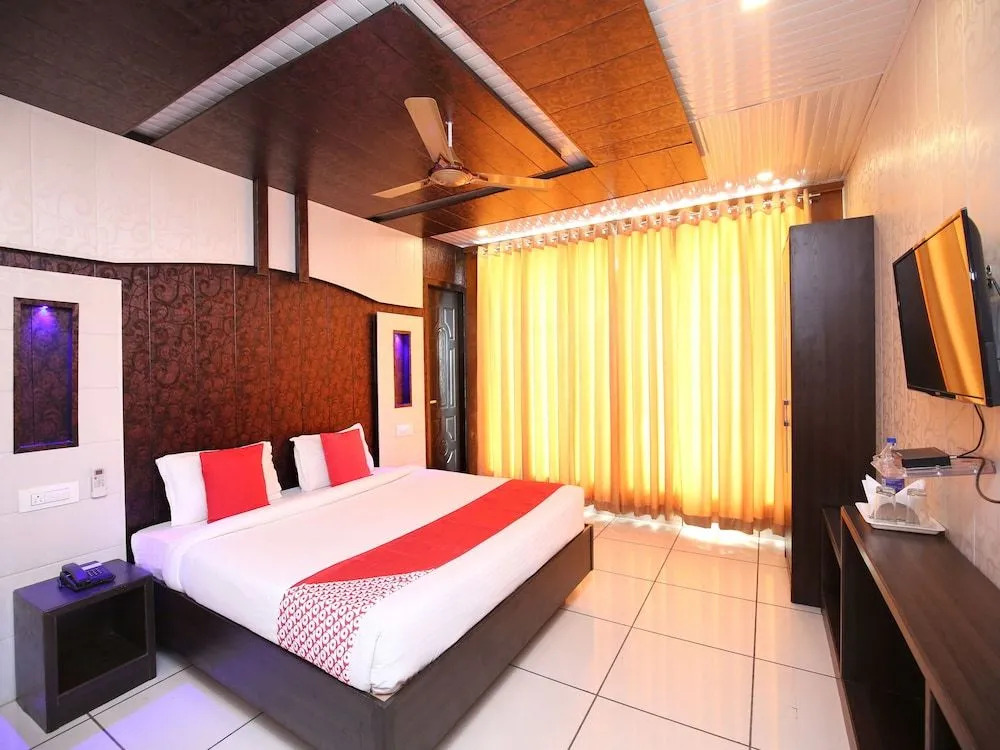 OYO 17081 Hotel Signia