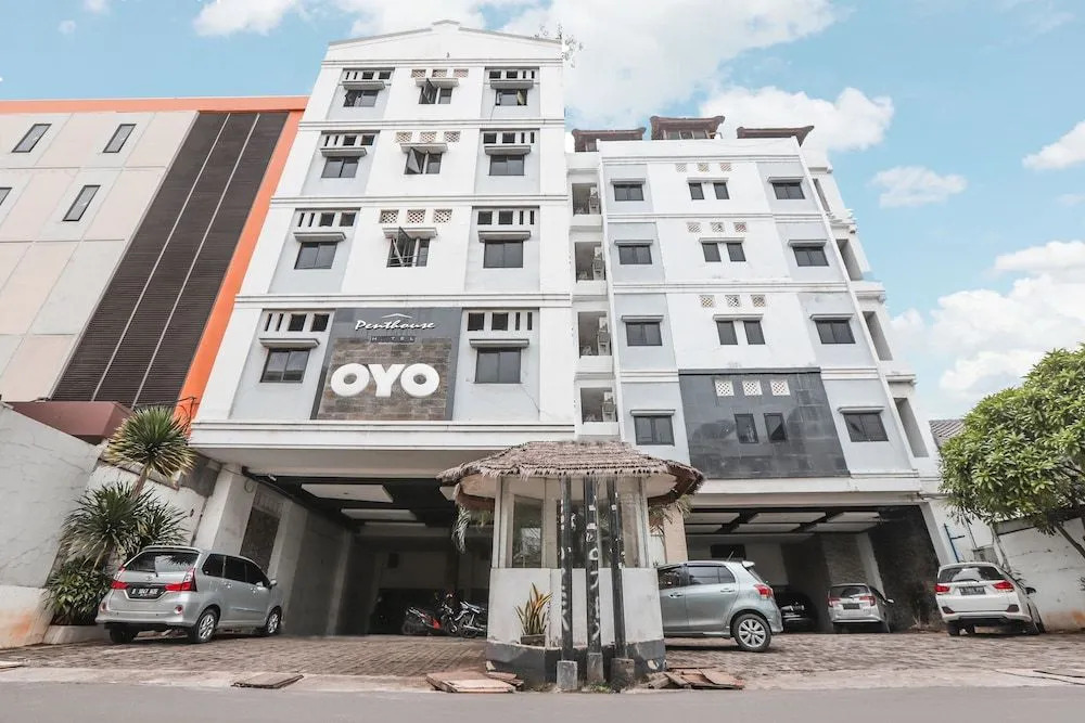 OYO 467 Penthouse Hotel