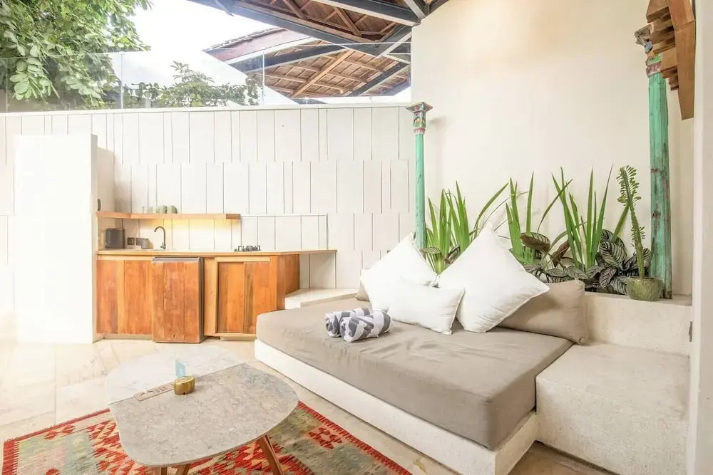 Chic 1-BR Villa with Pool, 4 Mins to Echo Beach