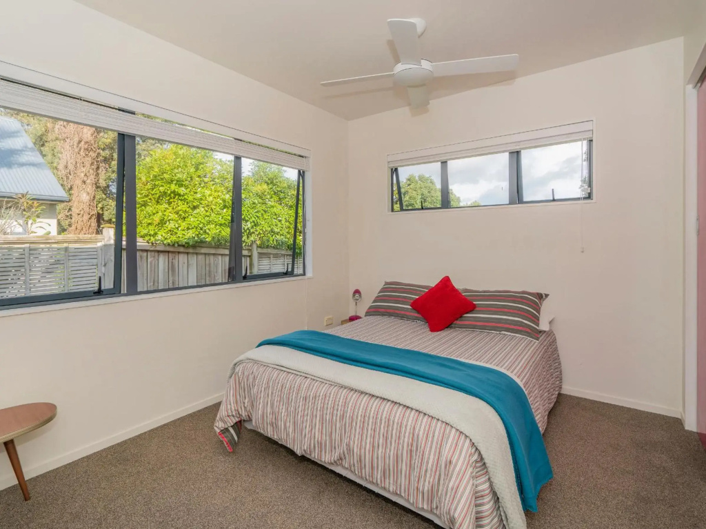 Sunlight Bach - Whitianga Holiday Home