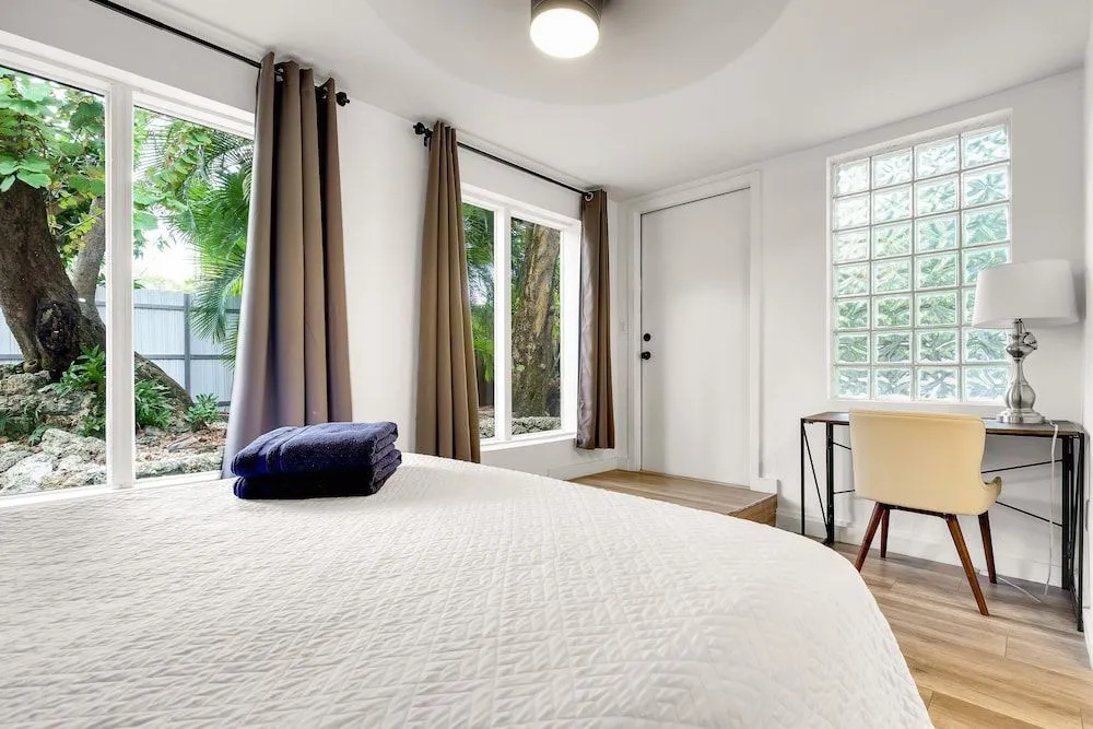 Modern & Fashionable Apartment w/Pool and Garden
