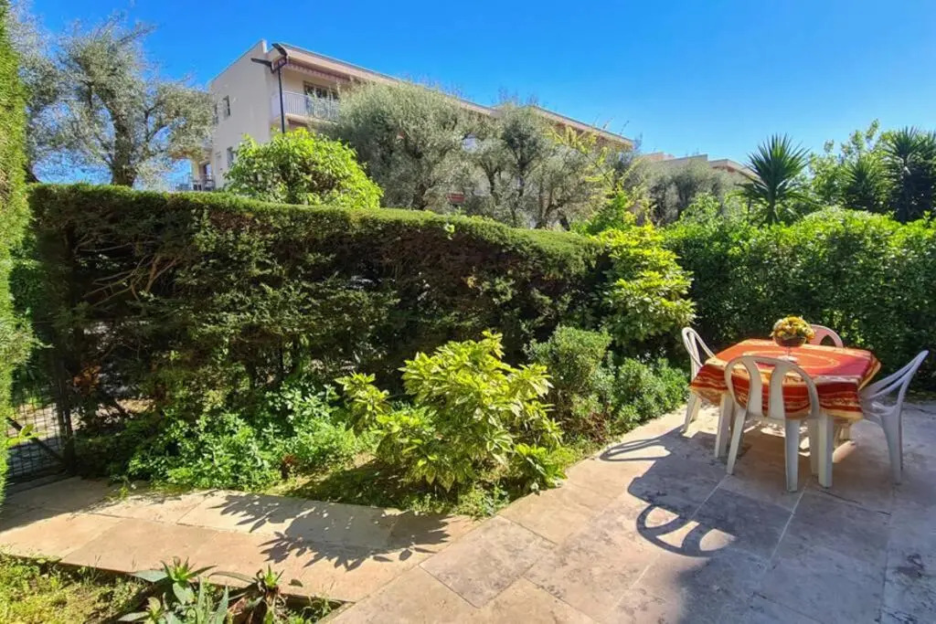 Casalionelantibes Appartement de 70m2 avec jardins et parking