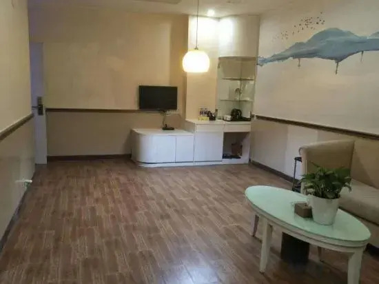 Huigang Boutique Hotel (Guangzhou North Railway Station Huaguoshan Park Subway Station)