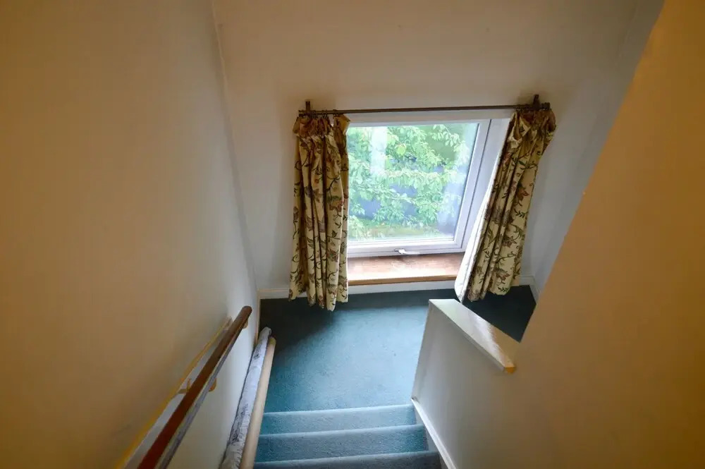 Spacious and Light 3 Bedroom Flat in Scenic Canonmills
