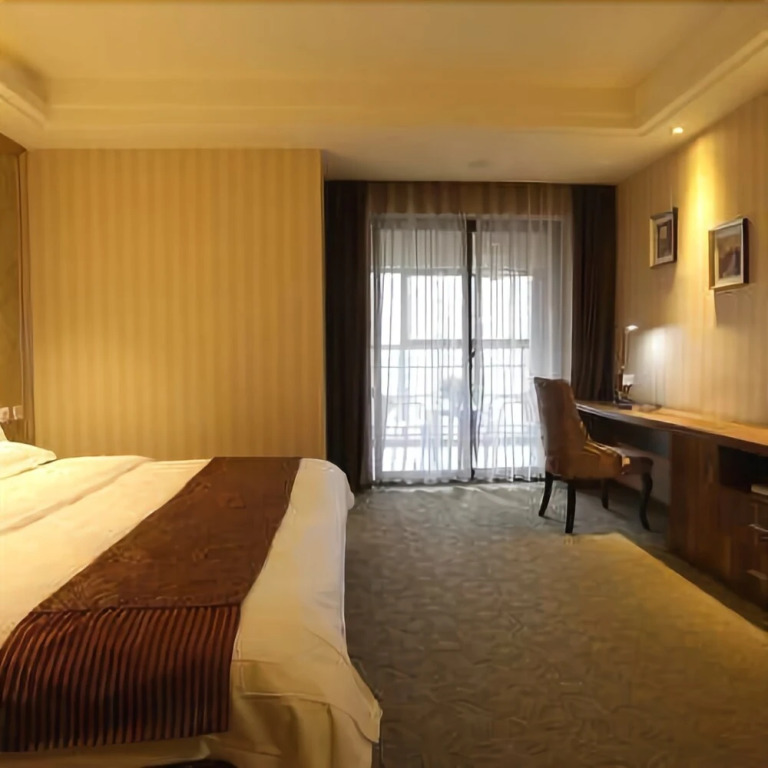 Beiluming Hotel (Chengdu South Railway Station)