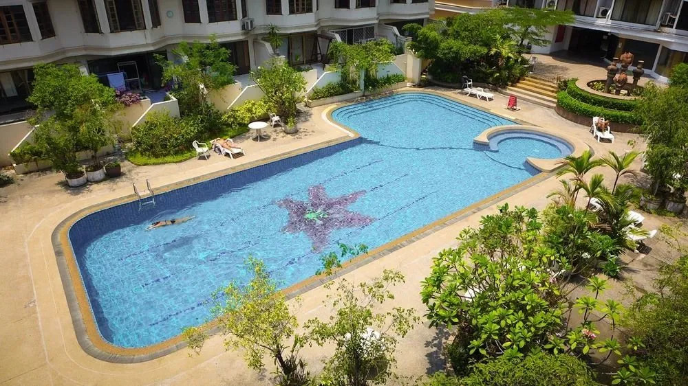 Peace Pool BnB Family & Female only