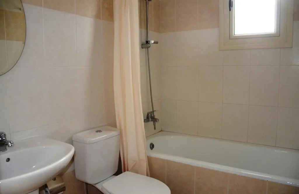 2 bedroom apartment E8 located pool level, sea view, FREE WIFI