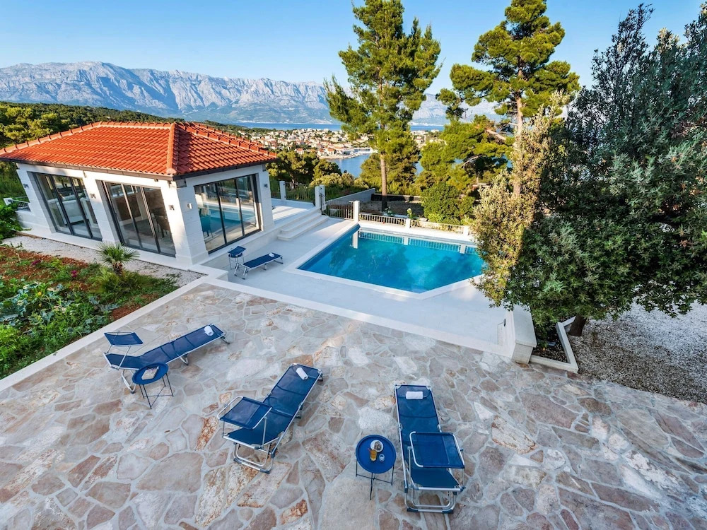Beautiful Villa in Selca with Private Swimming Pool