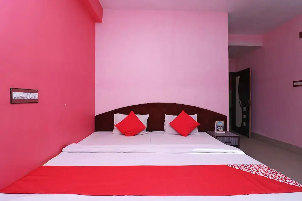 OYO 35875 Hotel S2