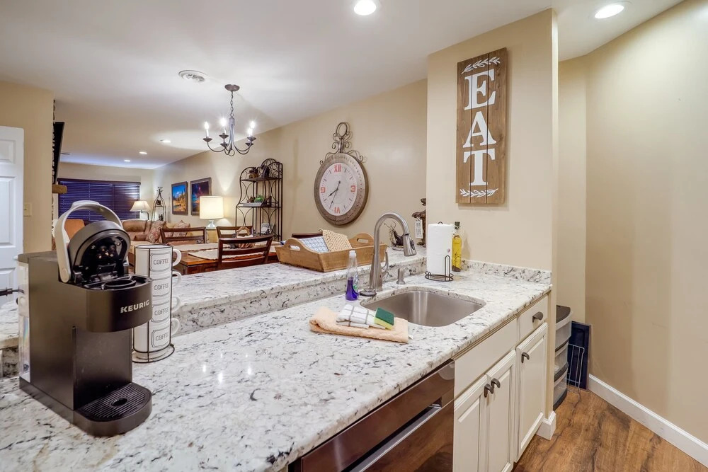 Mtn-view Condo w/ Lookout Deck in Banner Elk!