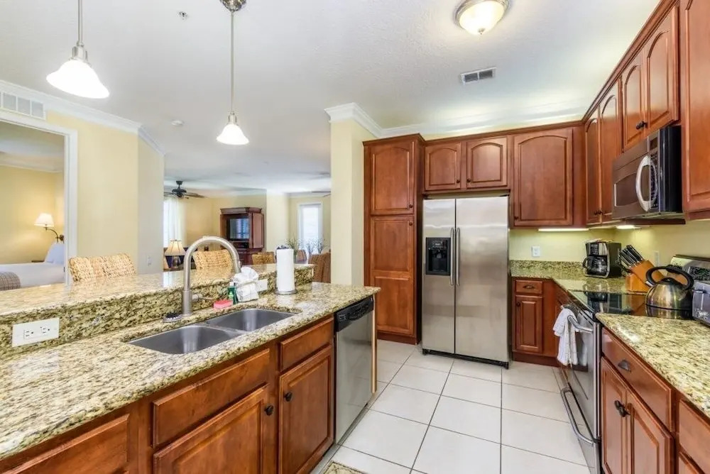 3 Bed 2 Bath Premium Lakeview L 1010 Condo