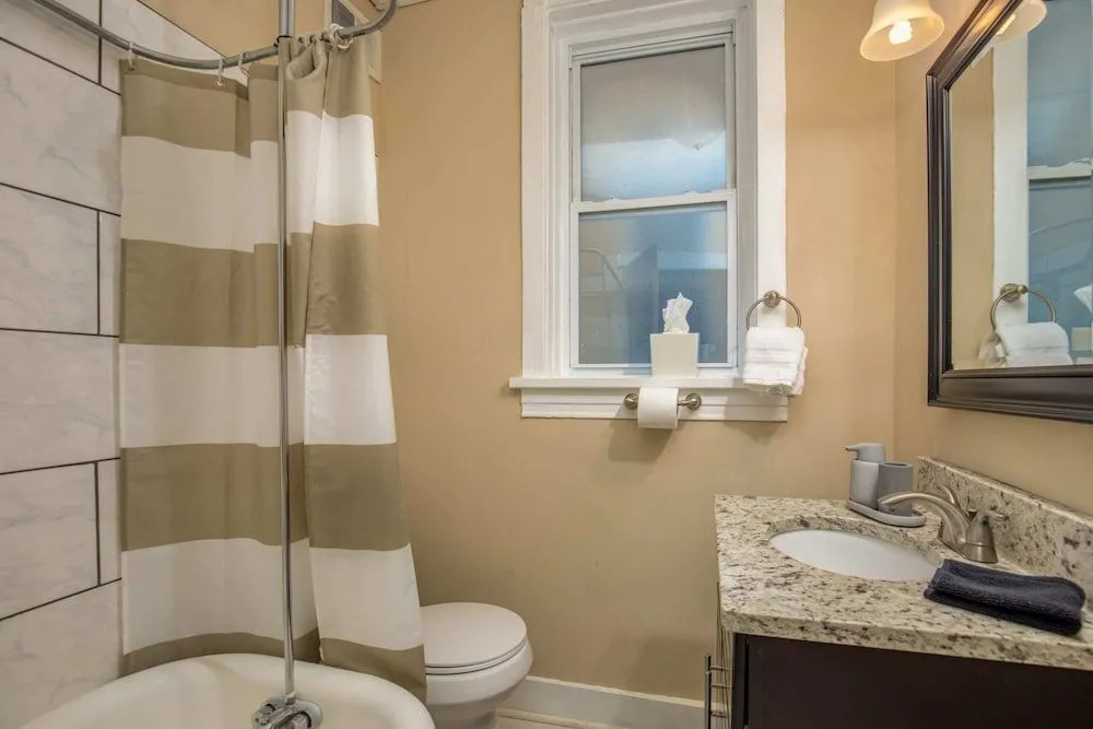 Spacious CWE Apartments near BJC by Zencity