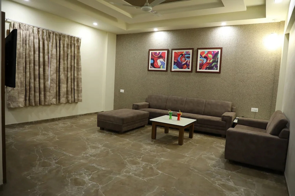 Neel's City Resort