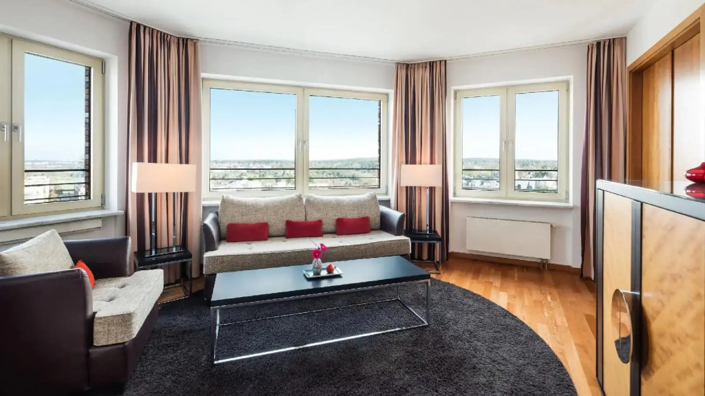 Lindner Hotel Frankfurt Main Plaza, part of JdV by Hyatt