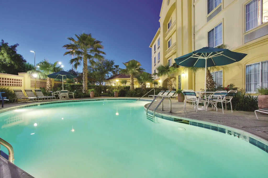 La Quinta by Wyndham Houston West Park 10