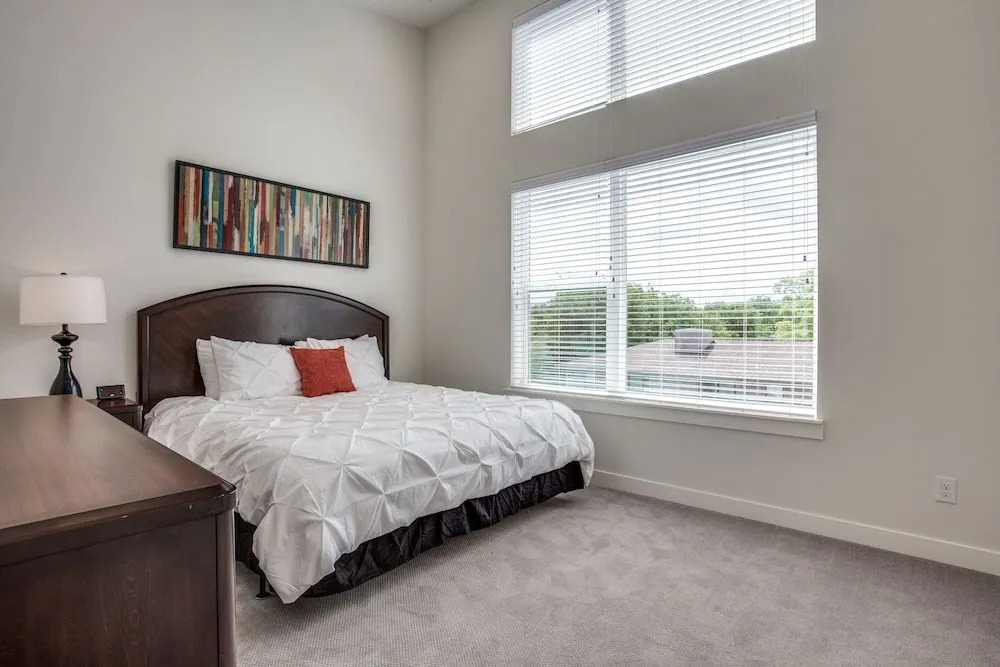 Upscale 2 bedroom Dallas TownHome