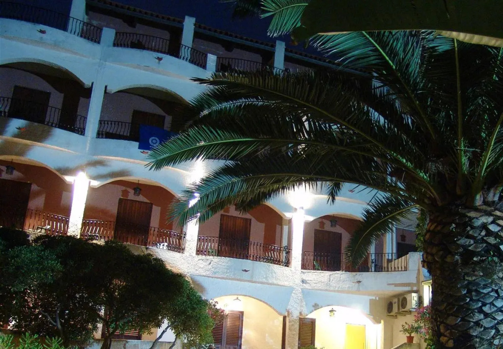 Kalos Hotel