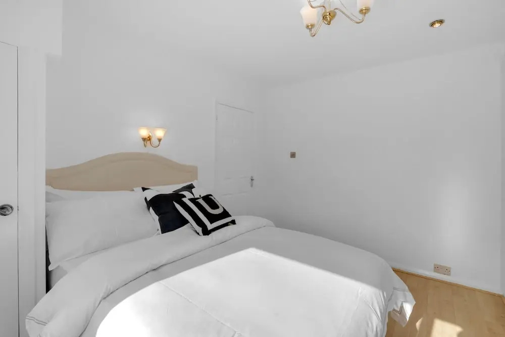 4 Bed - Sleeps 8 - Free Parking - Garden
