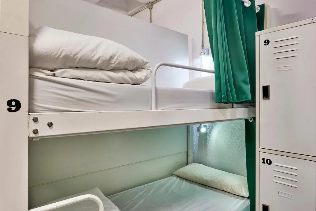 Hola Hostal Collblanc