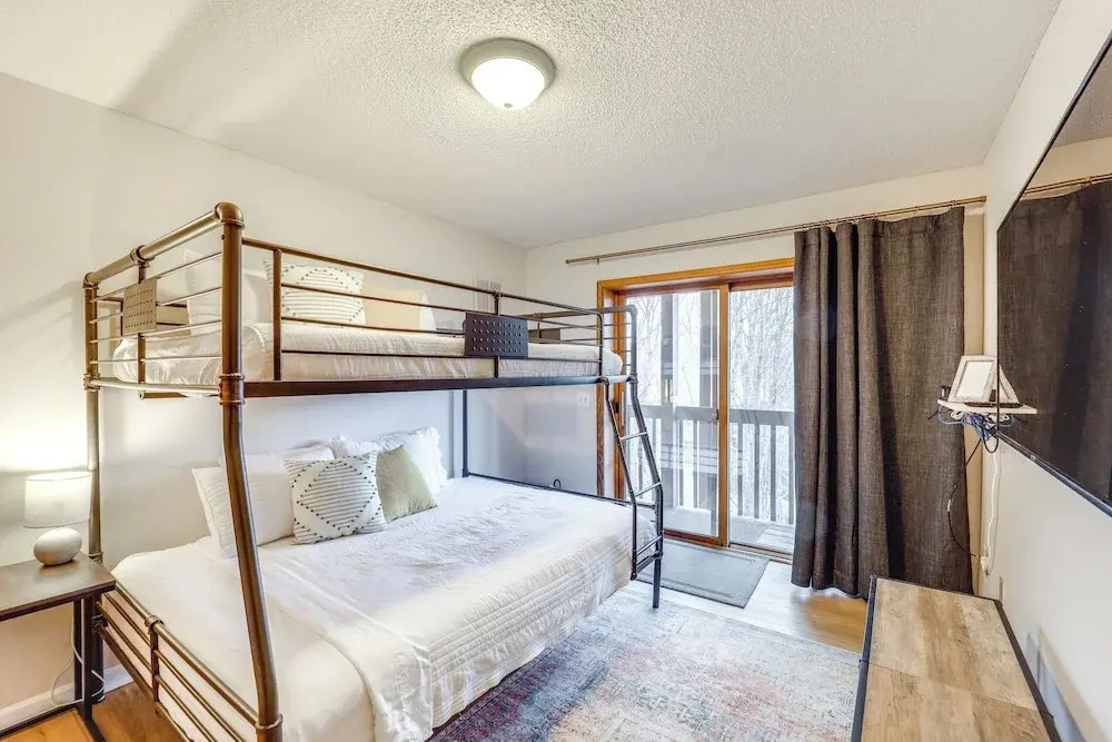 Sugar Mountain Chalet w/ Hot Tub & Ski Shuttle!