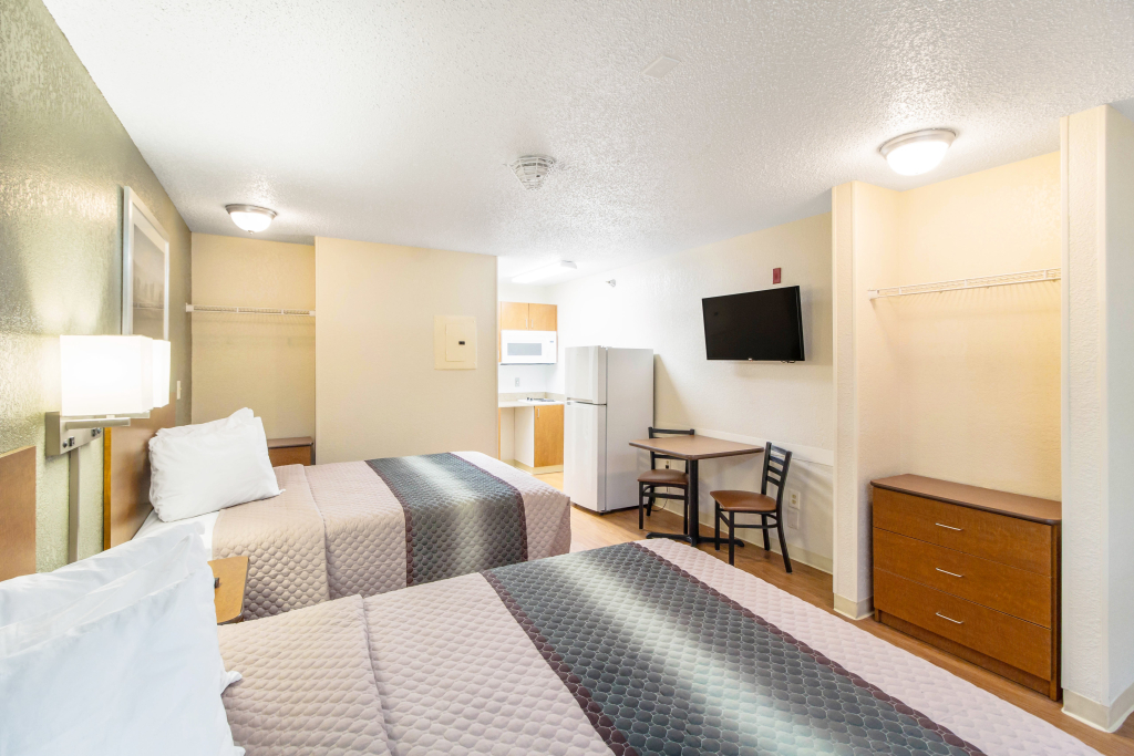 HomeTowne Studios by Red Roof Houston - West Oaks - Energy Corridor