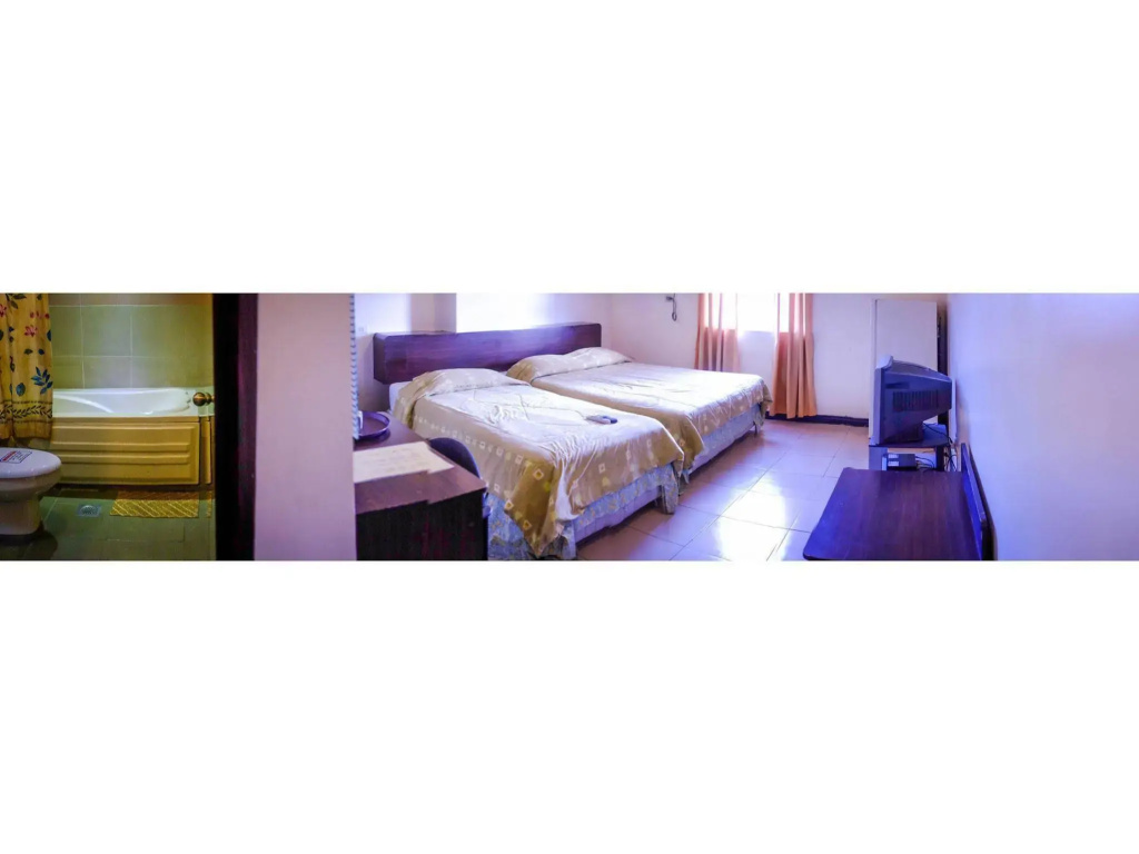 Crowne Garden Hotel