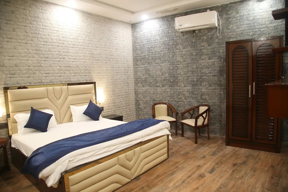 Fabhotel Brij Kaushal