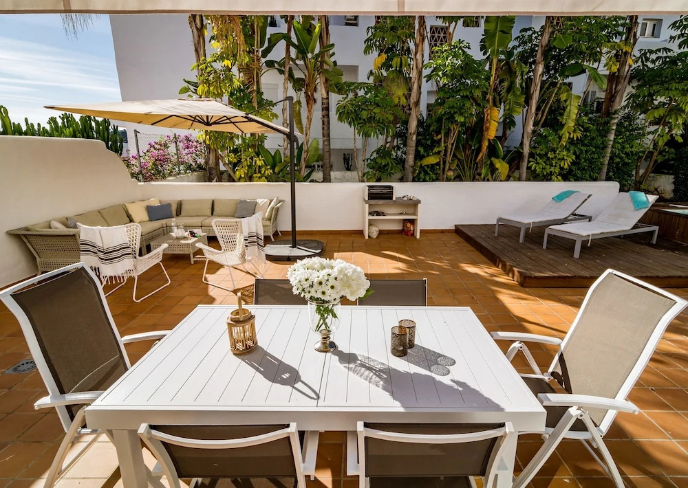 GH-Beautiful 2 bedroom apt small pool