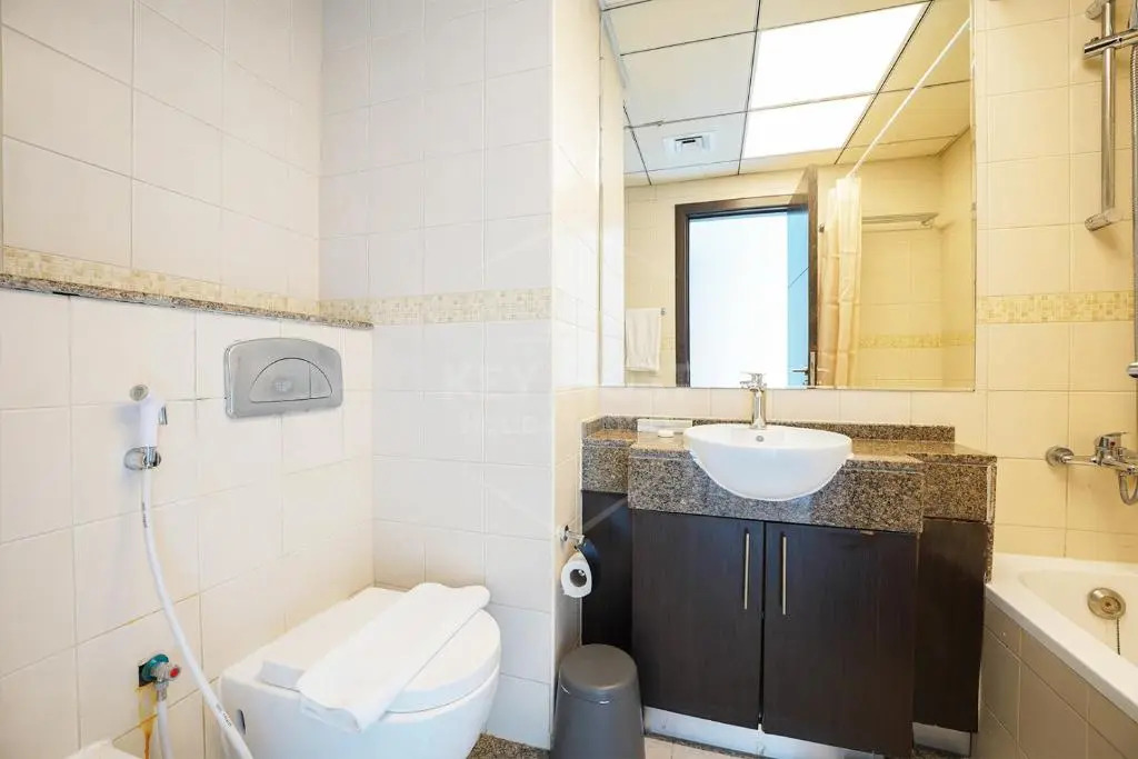 KeyHost - Elegant 2BR Central Towers - Dubai Marina - K3620