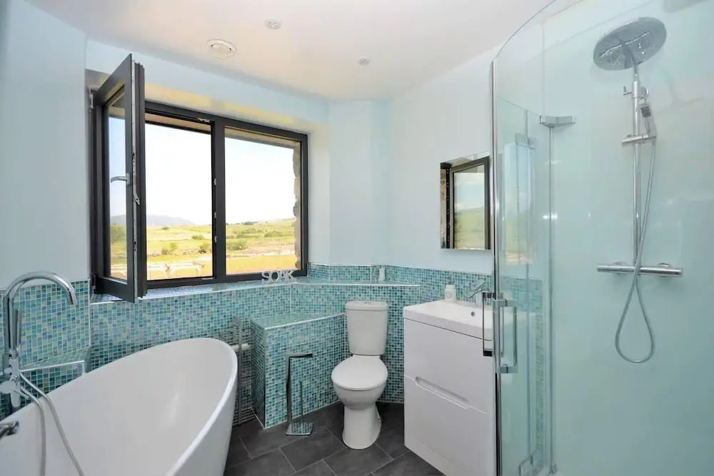 Immaculate 5-bed House Located in Caernarfon