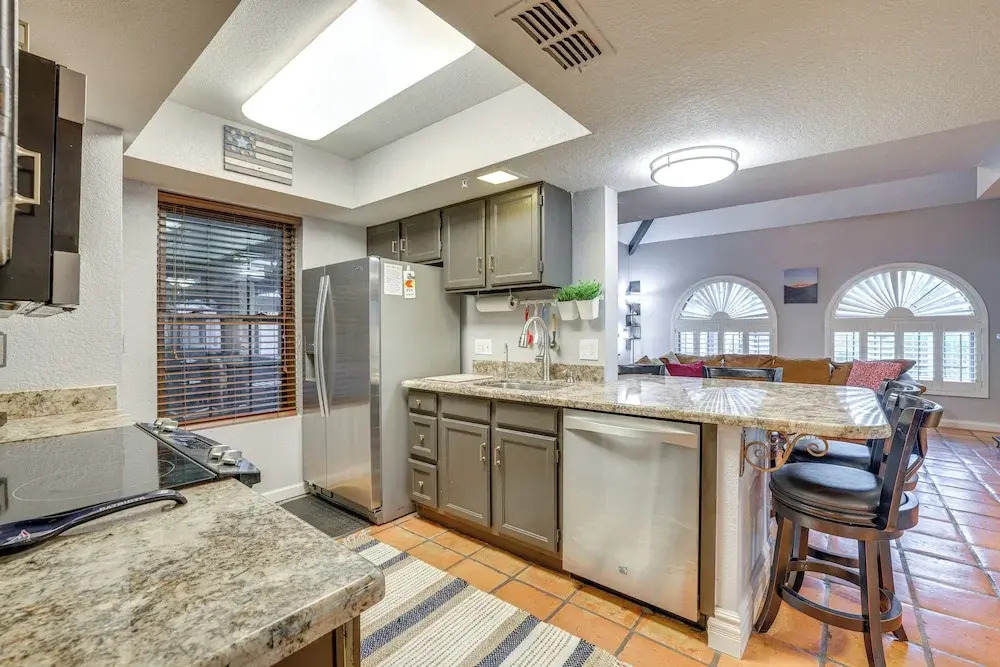 Walk to Park: Scottsdale Condo w/ Community Pool!