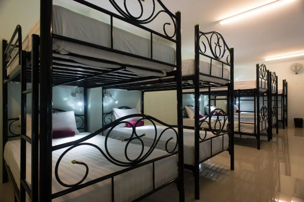 Plan B Hotel - Hostel