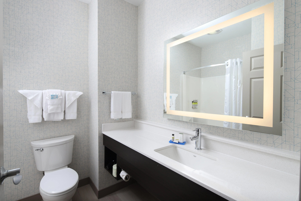 Holiday Inn Express Grand Rapids Southwest by IHG