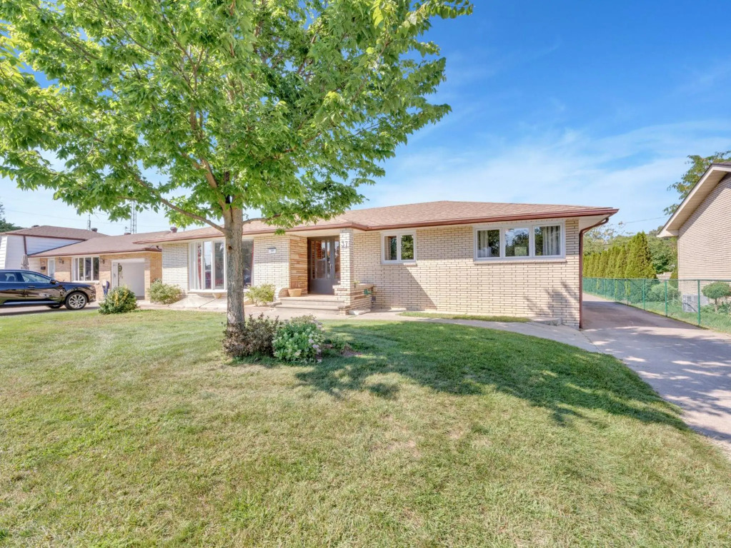 Seacliff Beach Park Bungalow, convenient location, all amenities