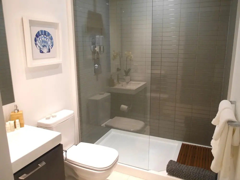Stunning 1BR Condo in Popular King West
