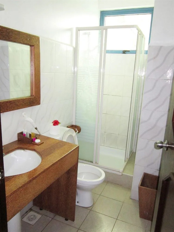 Hifadhi Hotel