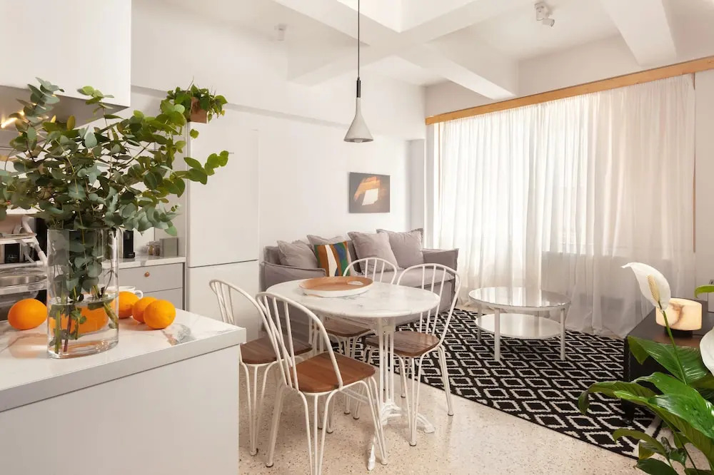 The Marble Suites, PLAKA