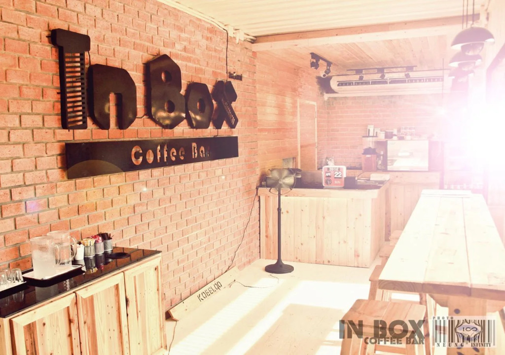 Snooze Box Hotel