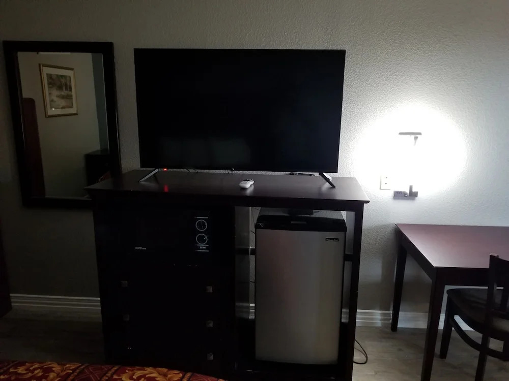 Executive Inn & Suites
